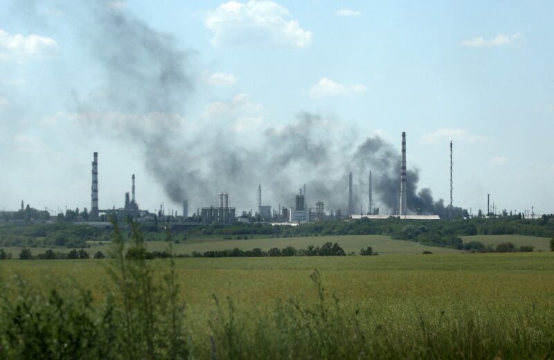 Rusia pretendon se ka marrë në kontroll rafinerinë në Lysychansk