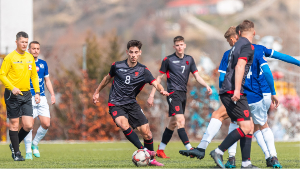 Në gjurmët e vëllait dhe yjeve të futbollit, Gjergji Kote, “truri” kuqezi i Internacional Tirana