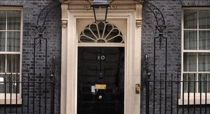 Kush e merr Downing Street-in pas largimit të Boris Johnsonit?