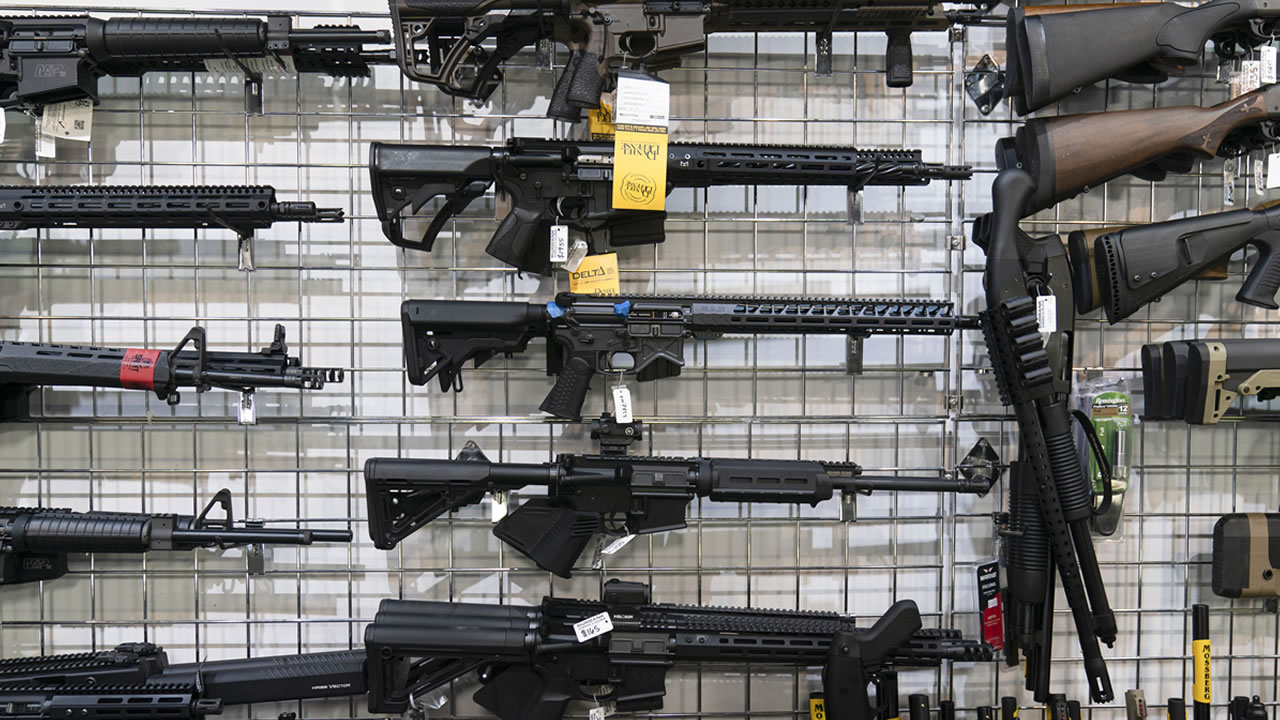 Kongresi amerikan ndalon me ligj armët gjysmë automatike