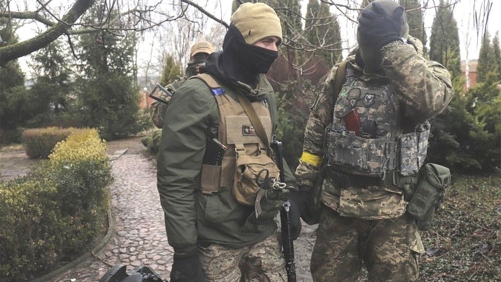 2 britanikë të tjerë kapen rob nga forcat ruse, akuzohen si mercenarë