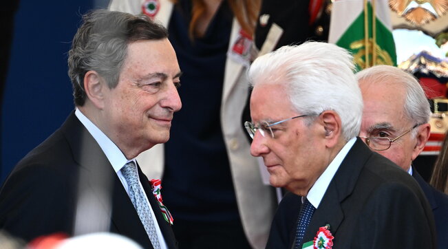 Kriza në Itali/ Draghi dha dorëheqjen, presidenti italian shpërndan dhomat e parlamentit