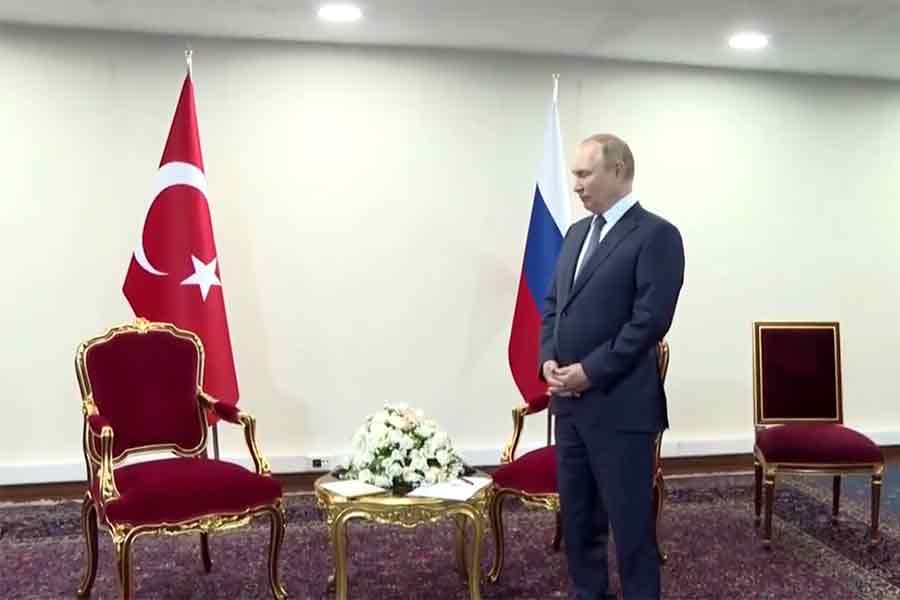 Hakmarrje? Erdogan e lë Putinin 50 sekonda në pritje, skena e njëjtë si dy vite më parë