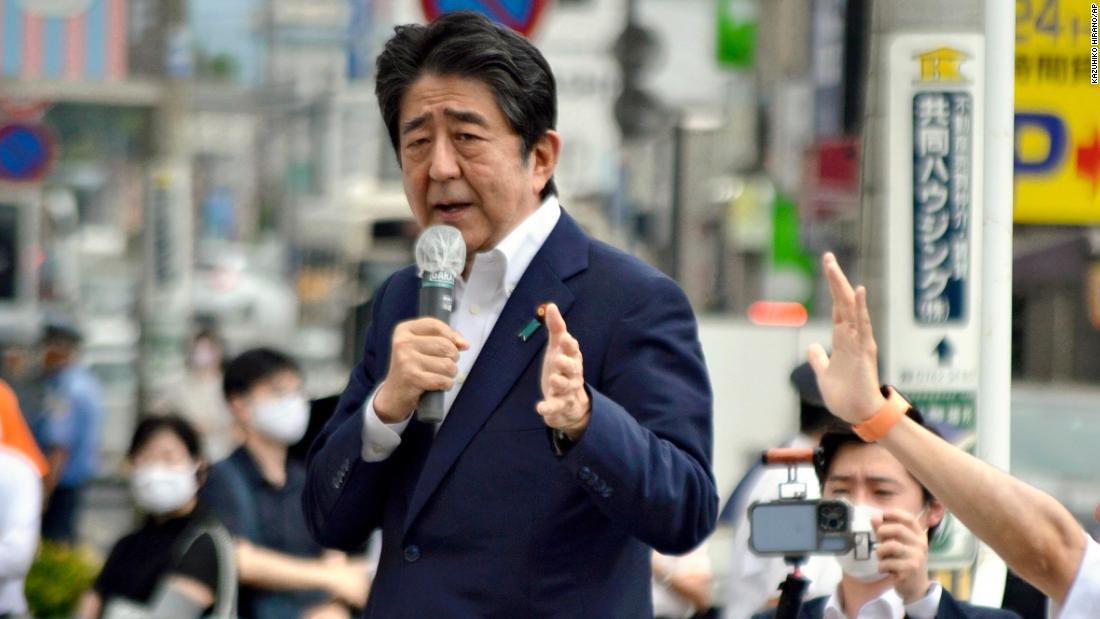 Partia e ish-kryeministrit që u vra fiton zgjedhjet në Japoni, rezultati historik