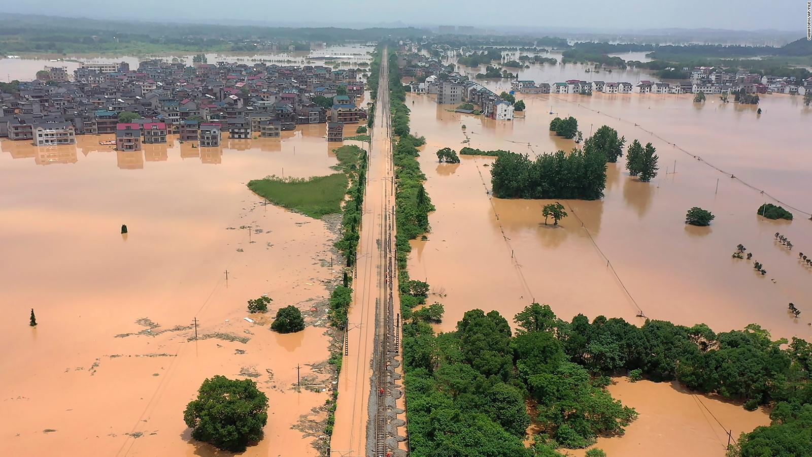 Moti ekstrem godet rëndë Kinën, shirat shkaktojnë përmbytje ndërsa vala e të nxehtit shkatërron të korrat
