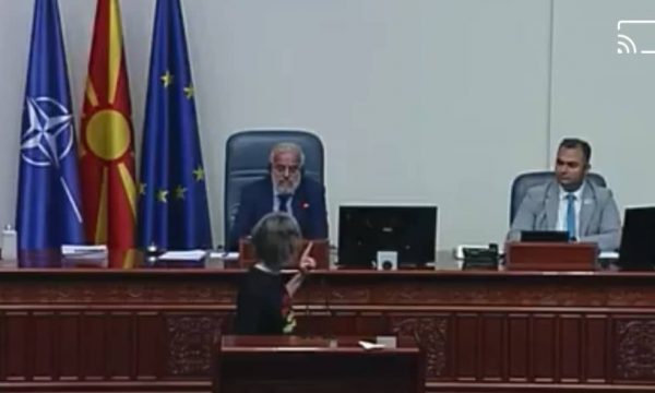 Propozimi francez “ndez gjakrat” në parlamentin maqedonas, Xhaferit-deputetit Apsasiev: Do të t’i thyej gishtat