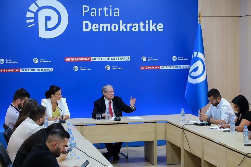 “Qëllimi është që çunat të legalizojnë paratë e krimit”, Berisha për amnistinë: Pasoja katastrofale