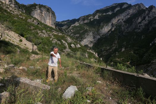 “Gërmojnë kudo për të gjetur ar”, studiuesit: Trashëgimia kulturore shqiptare e kërcënuar nga grabitjet