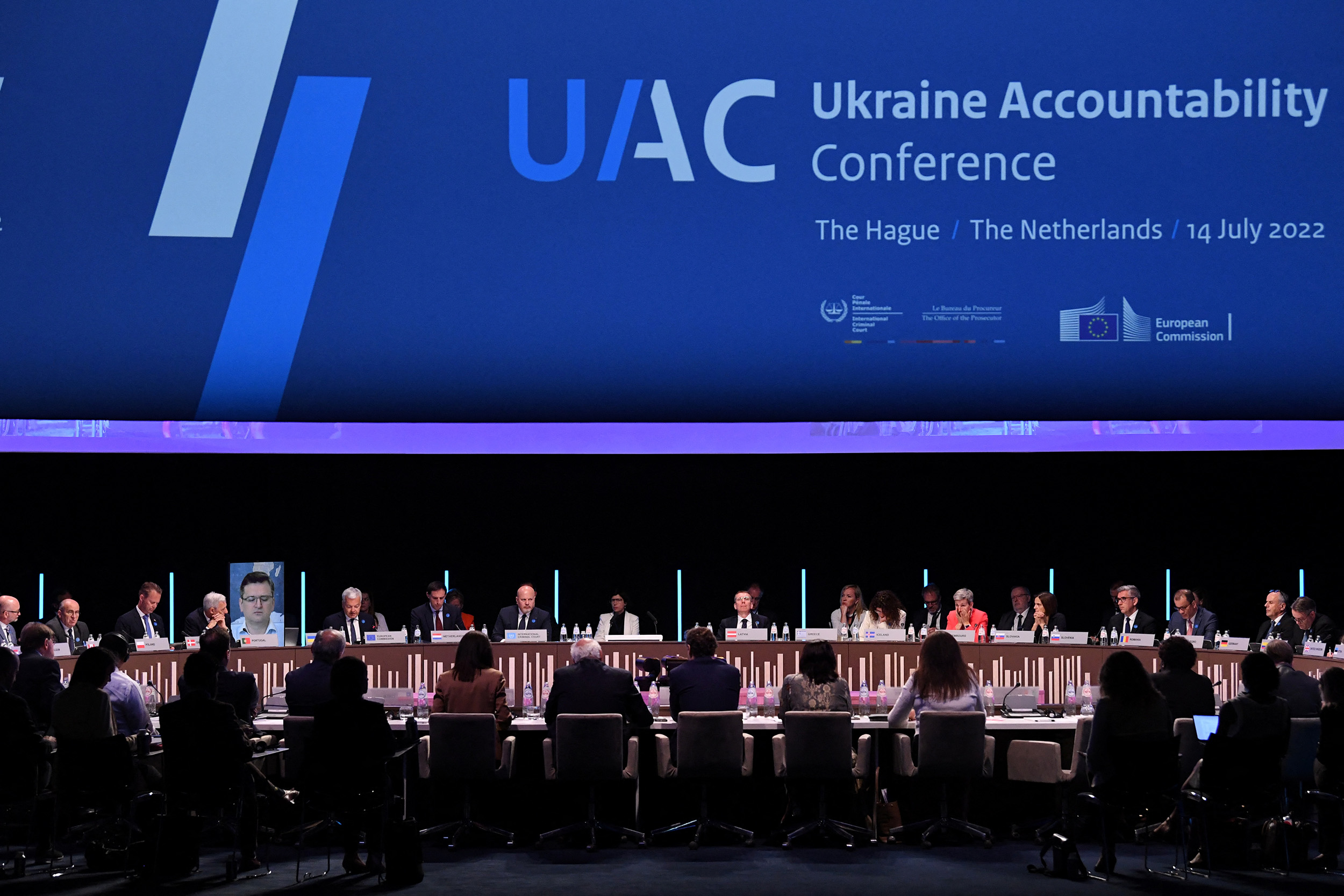 Krimet e luftës ne Ukrainë, mbahet një minutë heshtjeje për viktimat në konferencën në Hagë