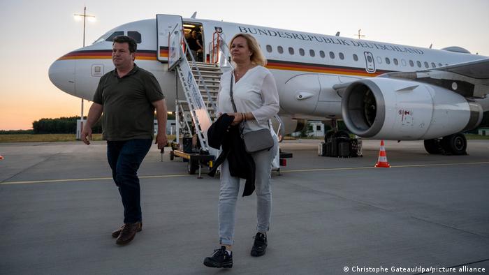 Ministrat gjermanë vizitë në Ukrainë, pritet të diskutojnë për rindërtimin dhe sigurinë e vendit