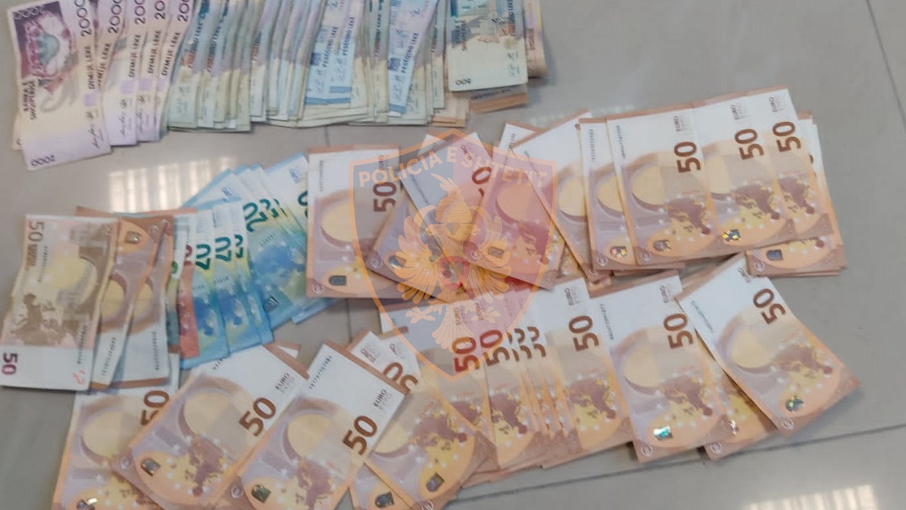 Arrestohet kambisti pa licencë në Fier, policia i sekuestron eurot