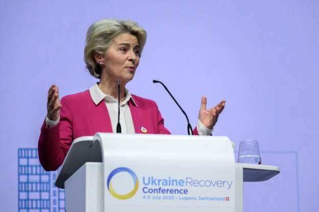 Ursula von der Leyen: Nuk mund të lejojmë Rusinë të minojë ekzistencën e Ukrainës