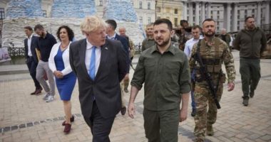 Johnson flet me Zelenskyn pas dorëheqjes, presidenti: Je mik i vërtetë i Ukrainës