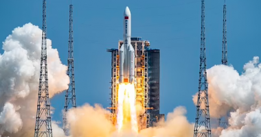 Kinës i shkon sërish “ters”: Raketa që peshon 21 ton del jashtë kontrollit, rrezikon të përplaset e pakontrolluar në Tokë