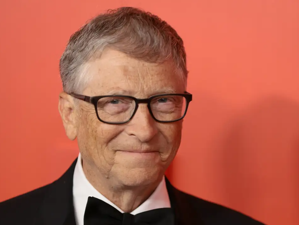 Bill Gates dhuroi aksione me vlerë 6 miliardë dollarë por mbetet sërish një nga më të pasurit në botë