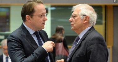 Borrelli dhe Varhelyi: Në Evropë, nuk ka vend për mohimin e gjenocidit