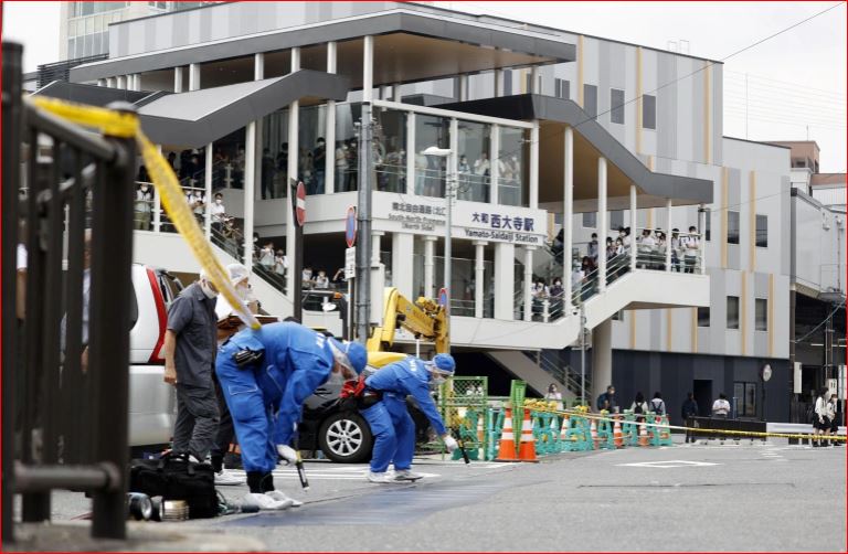 Atentat ish-kryeministrit japonez, qëllohet me armë zjarri, në gjendje të rëndë për jetën