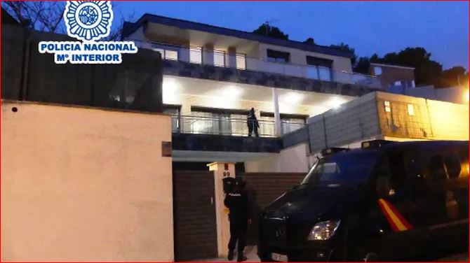 Çmontohet banda e shqiptarëve në Spanjë, arrestohen 11 persona, policia i gjen 3 “shtëpi bari”