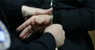 Dhunoi dhe mbajti të mbyllur të dashurën për tre ditë në banesë, arrestohet 29-vjeçari