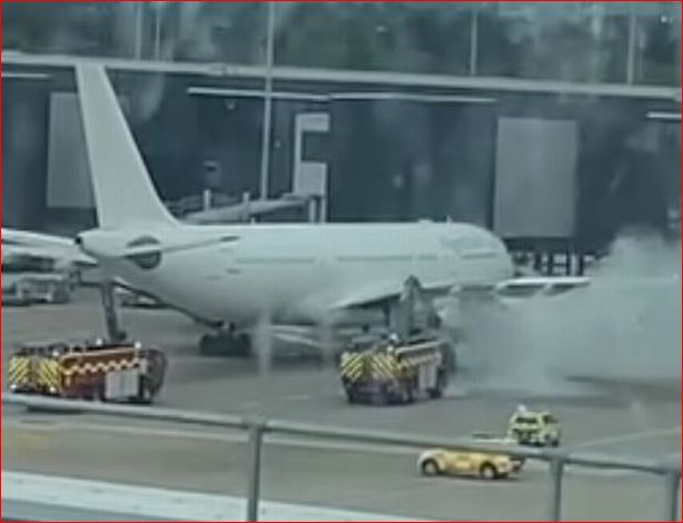 VIDEO/ Panik në aeroport, avioni i pasagjerëve merr flakë