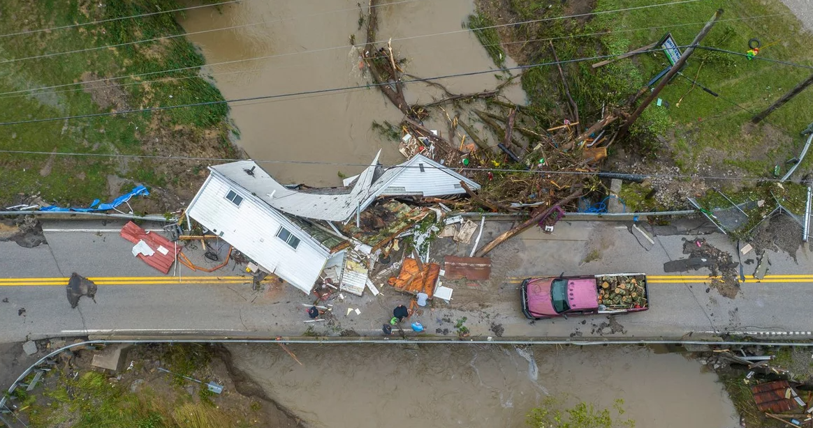 TRAGJEDI/ Të paktën 25 viktima nga përmbytjet në Kentucky, mes tyre edhe 6 fëmijë