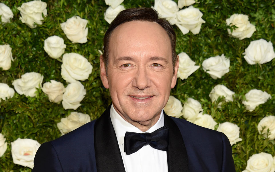 U akuzua se ka sulmuar seksualisht tre burra, shpallet i pafajshëm aktori Kevin Spacey