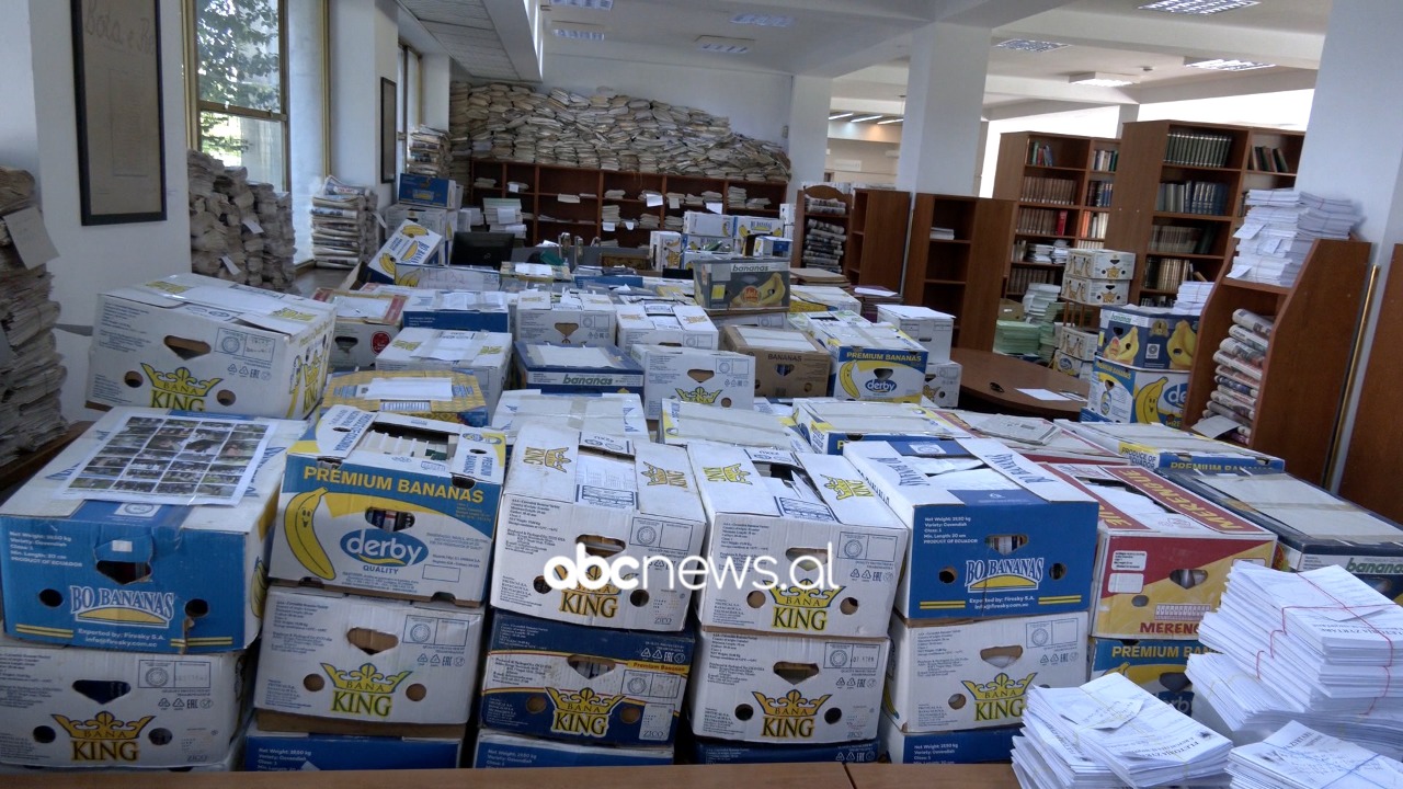 Biblioteka Kombëtare në kolaps, salla e shërbimeve është kthyer në magazinë bananesh