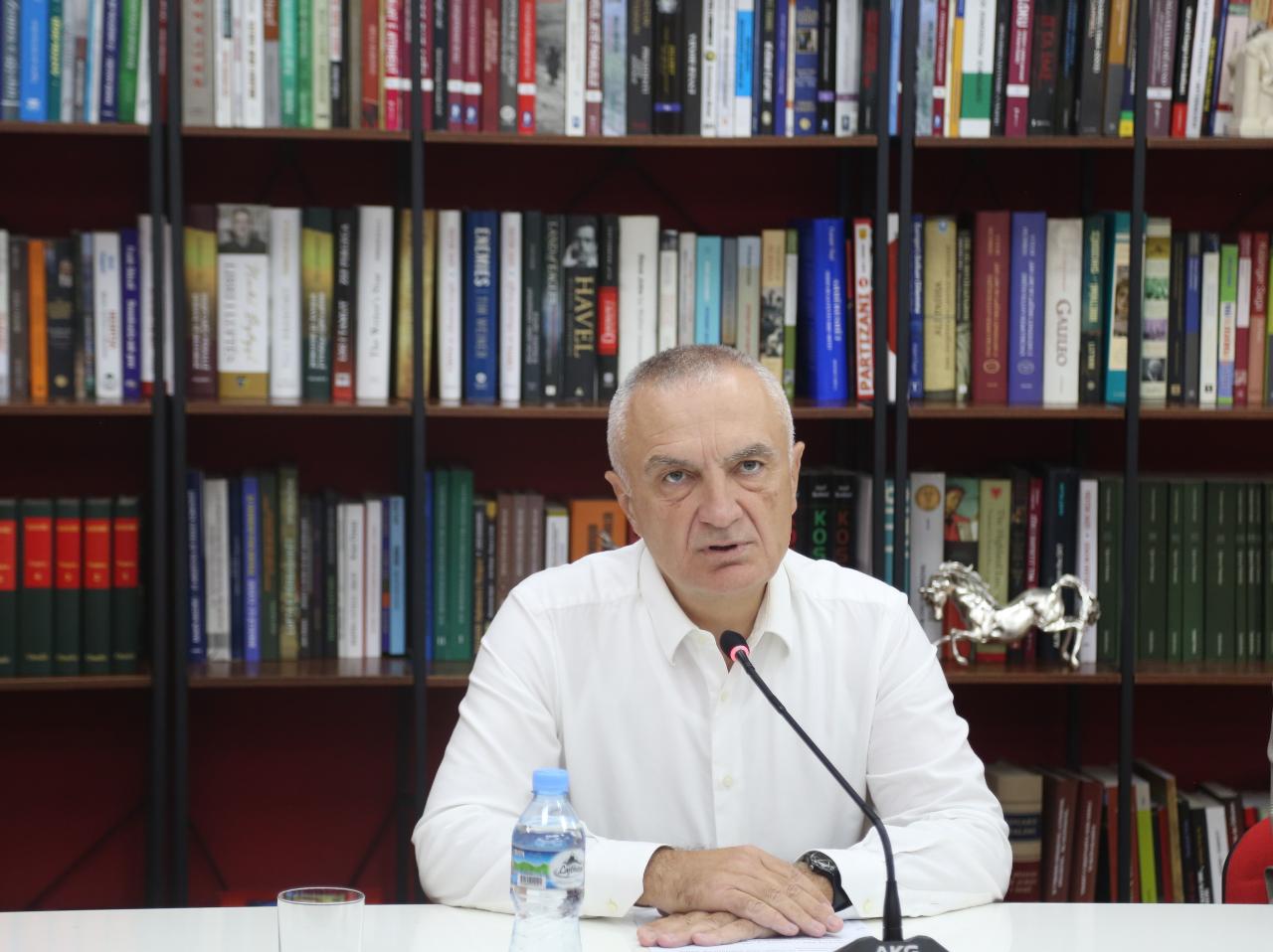 Ju kanë uruar ndërkombëtarët? Meta: S’më shqetësojnë, unë e kam me shqiptarët