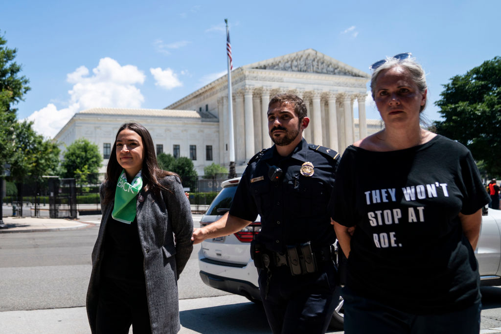 Protesta kundër ligjit për abortin në SHBA, 17 deputetë të arrestuar