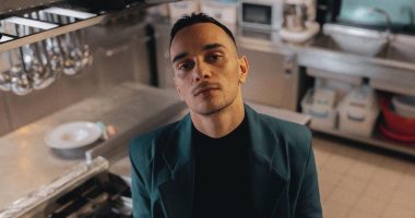 Buta i rikthehet muzikës pas arrestimit të vëllait për vrasje, zbulohet dueti me artisten e njohur