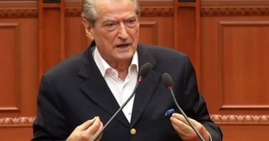 “Trondituni!” Berisha akuza të forta nga foltorja e Kuvendit: Vdekja e Kastriot Myftarajt ka firmë shtetërore