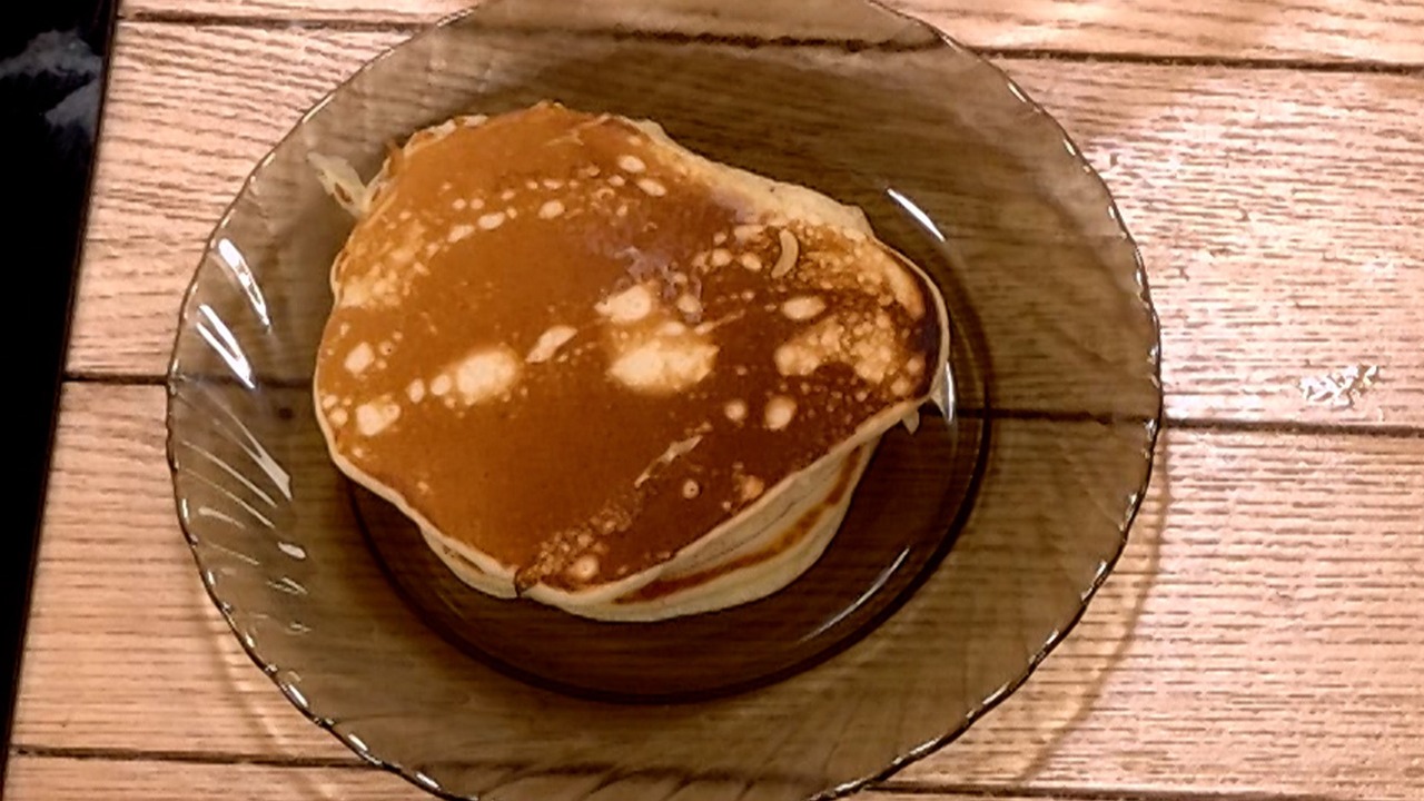 “Pancakes” me kos, receta që do t’ju bëjë “të thyeni” dietën