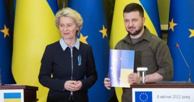 Ukraina firmos deklaratën për anëtarësimin në BE