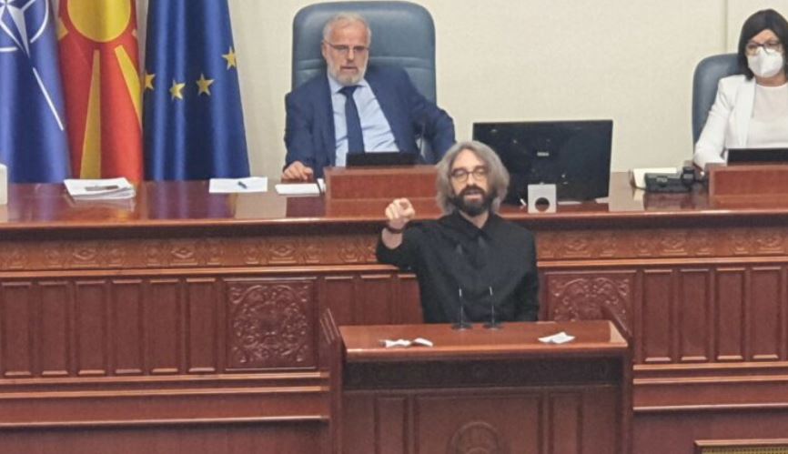 Deputeti maqedonas i kthehet me tone të ashpra deputetëve shqiptarë: Nuk keni drejtë të vendosni për fatin e MV