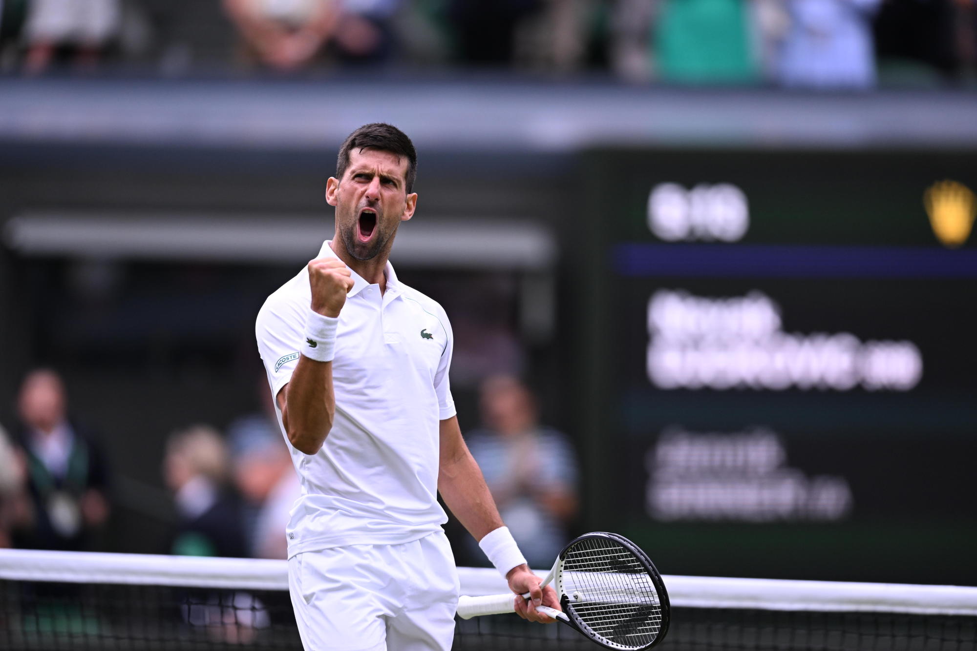 Sinner dorëzohet, Djokovic e përmbys dhe shkon në gjysmëfinalet e Wimbledon