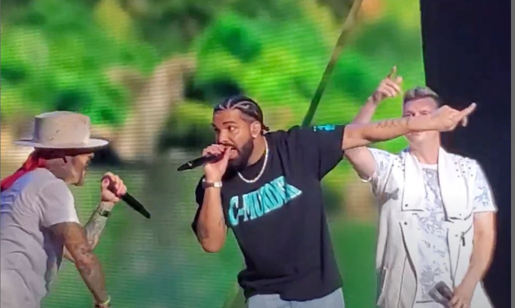 VIDEO/ Drake befason fansat, bashkohet me “The Backstreet Boys” gjatë koncertit në Toronto
