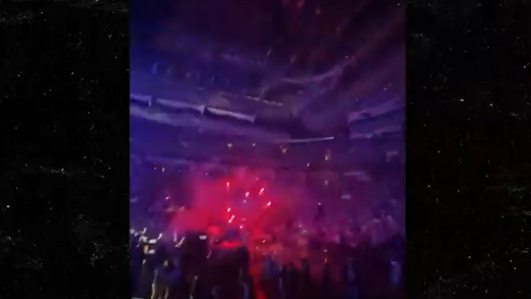 VIDEO/ Incident në koncert, disa të plagosur: Fishekzjarret bien në turmën e njerëzve teksa këndonte Dua Lipa