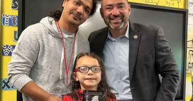 Shpëtoi shokun që po mbytej duke ngrënë, njihuni me 7-vjeçarin “hero”