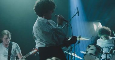 “S’do të harroj kurrë sytë e gjyshes sime”, këngëtari shqiptar: Ka parë tmerre