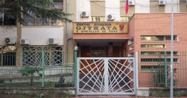 Theu bojkotin dhe u fut në seancë, Dhoma e Avokatisë “ndëshkon” avokatin nga Fieri