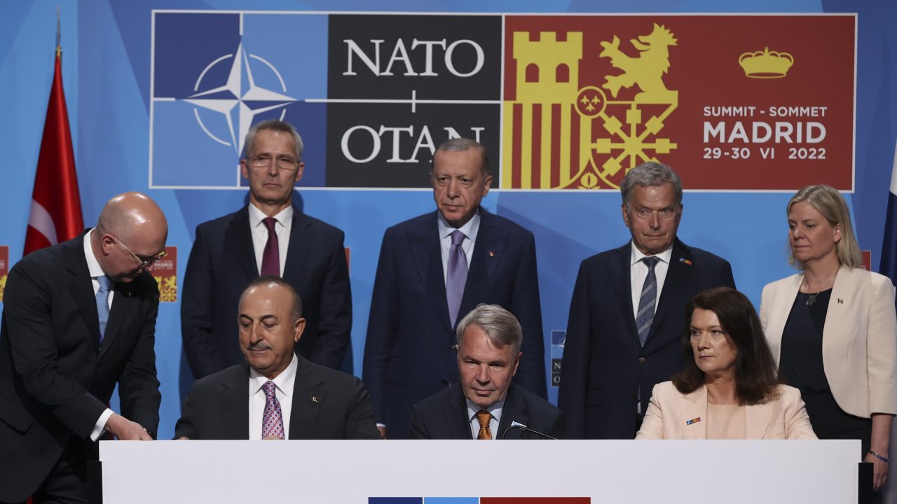 Turqia, Suedia dhe Finlanda pritet të takohen në gusht për veton e Ankarasë ndaj anëtarësimit në NATO