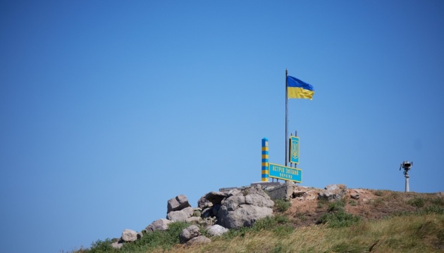 Rusia pretendon se ka vrarë ushtarët ukrainas që ngritën flamurin në ishullin e gjarpërinjve