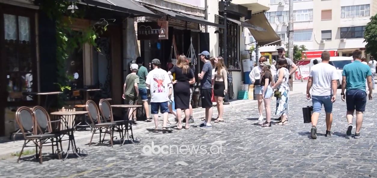 Korça pa turistë, shkak kriza ekonomike, punonjësit e hoteleve: Ndryshe nga vjet kemi më pak prenotime