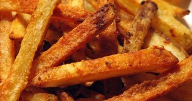 Pse jeni në rrezik nëse hani patate të skuqura të djegura