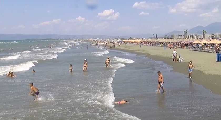 Shfaqi probleme sapo hyri në ujë, ndërron jetë 47-vjeçari kosovar në plazhin e Tales në Lezhë