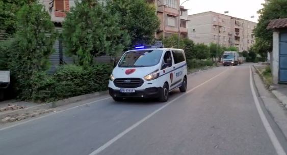 Ishte duke luajtur poshtë pallatit dhe u zhduk, gjendet nga policia pas një ore 3-vjeçari në Elbasan