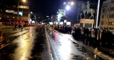 47 policë të lënduar nga protestat e dhunshme në Shkup, dy në gjendje të rëndë