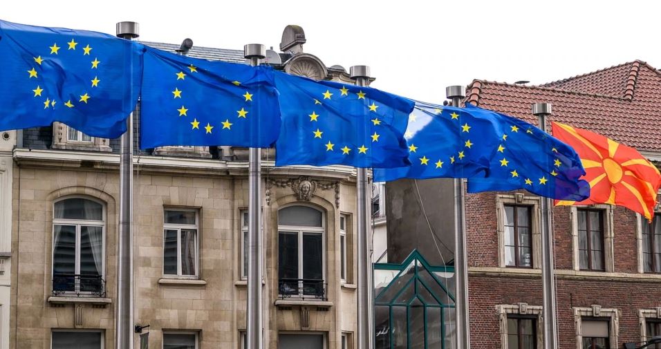 Saga e Maqedonisë së Veriut, mësim për të tjerët