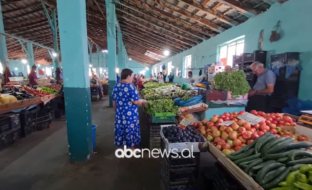 Kriza pakëson konsumatorët, tregu i Fierit i “shkretuar” nga qytetarët e tregtarët
