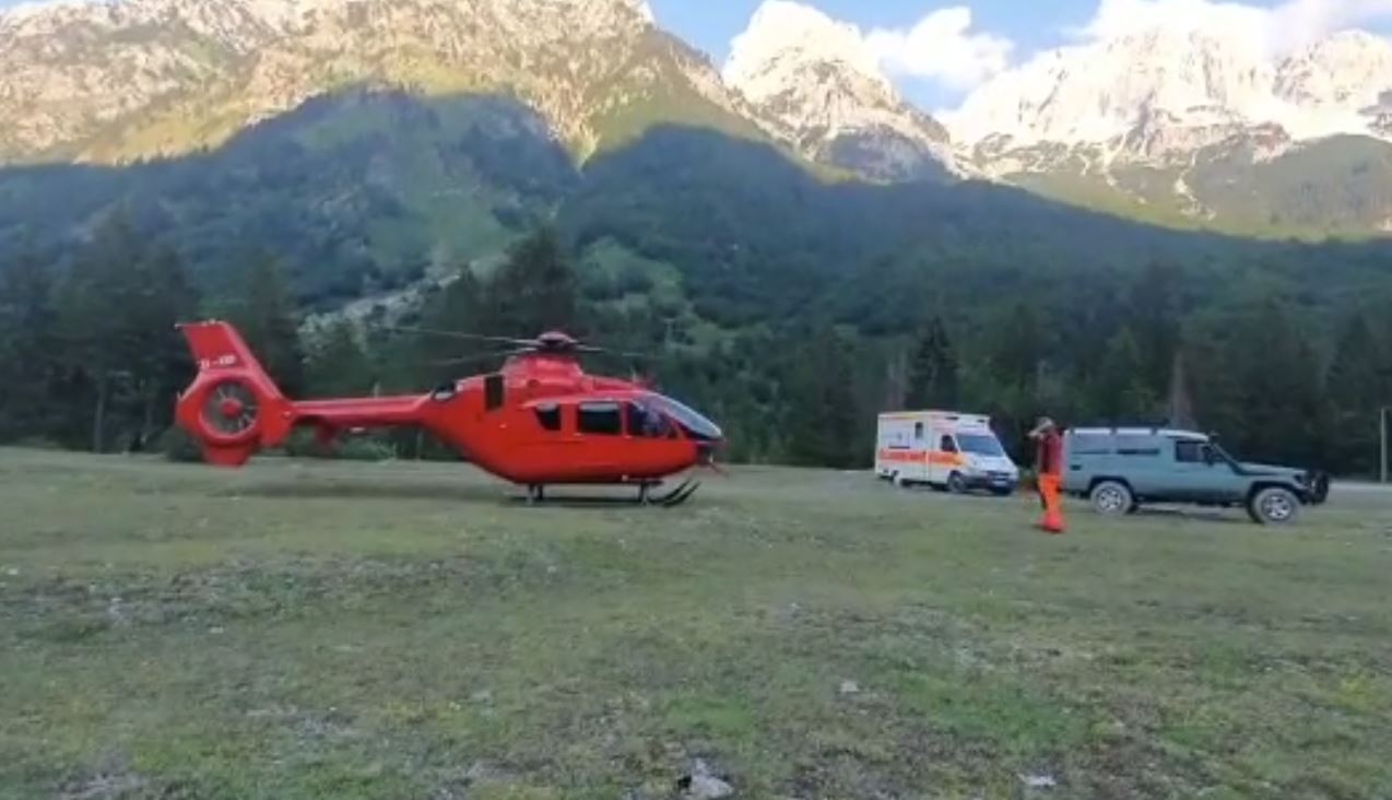 VIDEO/ Momenti kur helikopteri transporton trupin e pajetë të turistit serb që vdiq në Valbonë